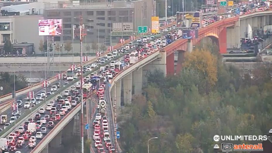 Ponovo kolaps u Beogradu: Velika gužva na Gazeli, kolona u oba pravca