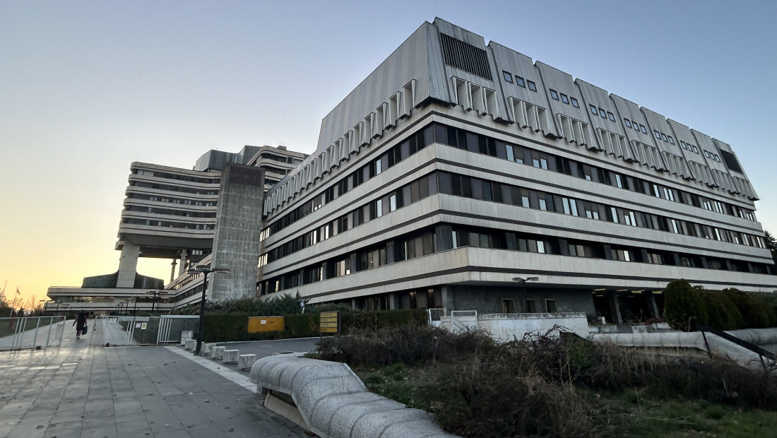 Deo zgrade VMA evakuisan zbog dojave o bombi, policija na terenu