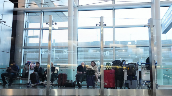 Stotine letova u SAD biće otkazane danas zbog obustave rada vlade, problemi bi mogli da potraju i tokom praznika