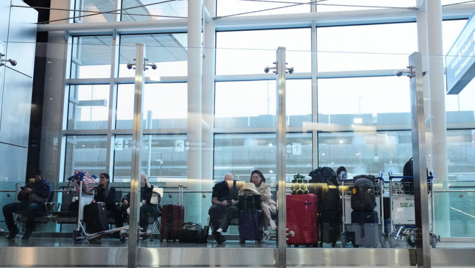 Stotine letova u SAD biće otkazane danas zbog obustave rada vlade, problemi bi mogli da potraju i tokom praznika