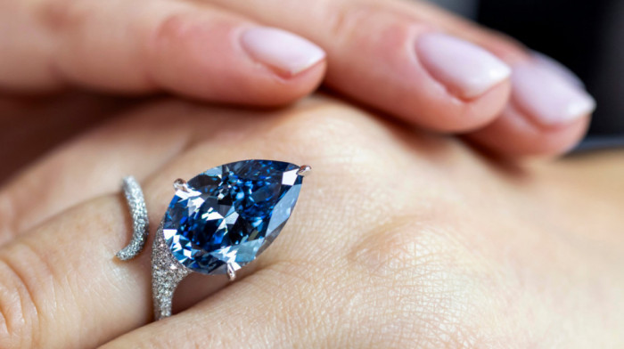 Kolika je cena čuvenog "Mellon Blue" dijamanta kod Sotbija: Napoleonov nakit na aukciji u Ženevi