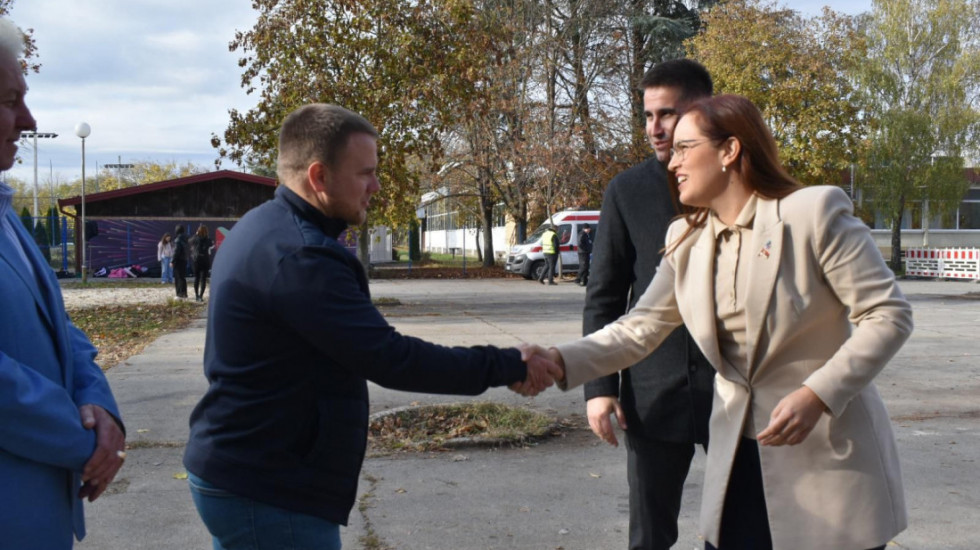 Pavkov i mladi u Somboru zasadili više od 120 sadnica u okviru nacionalne kampanje