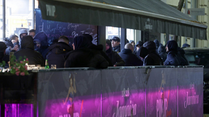 Maskirani muškarci došli pred Srpski kulturni centar u Zagrebu: Skandirali "Za dom spremni"