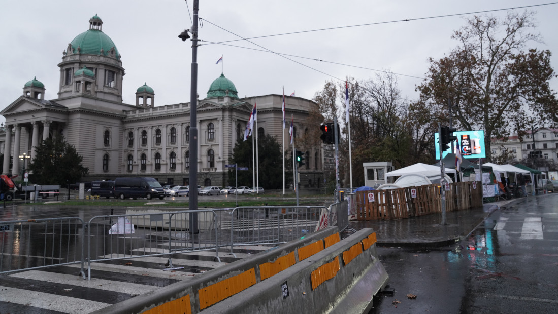 Ispred Skupštine Srbije mirno, Takovska i Bulevar kralja Aleksandra prohodni za saobraćaj