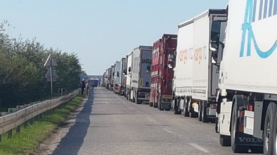 Gužve na Batrovcima: Kamioni čekaju tri sata na izlaz iz Srbije