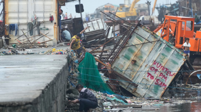 Broj žrtava klizišta na deponiji u gradu Sebu na Filipinima porastao na 35