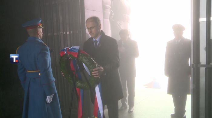 Macut položio venac na Spomenik neznanom junaku; "Sa ponosom čuvamo sećanje na heroje koji su život dali za otadžbinu"