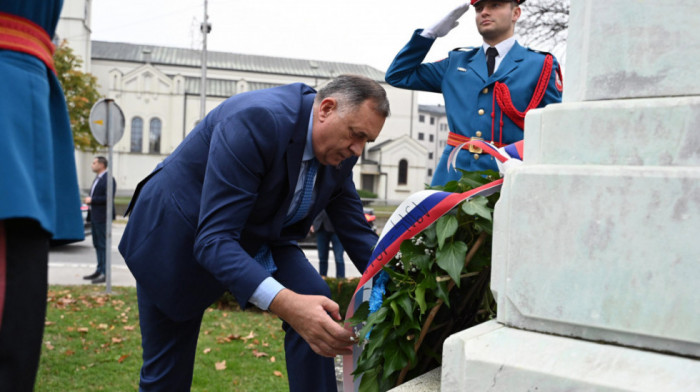 Dodik i zvaničnici Srpske položili venac solunskim dobrovoljcima u Brčkom: Nisu klečali pres silom i tiranijom