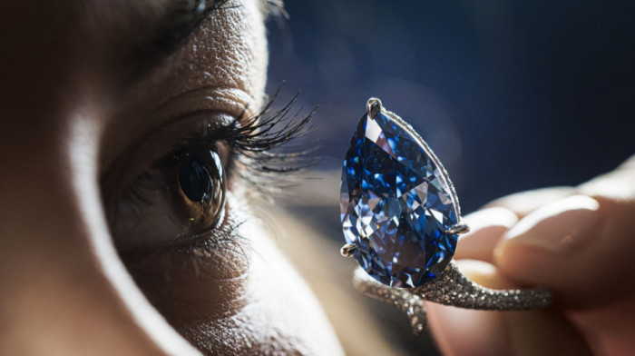 Na Kristijevoj aukciji u Ženevi prodat plavi dijamnt Melon Blu za 21 milion evra