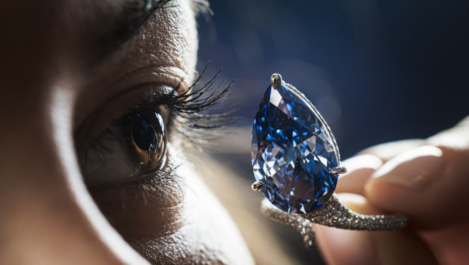 Na Kristijevoj aukciji u Ženevi prodat plavi dijamant Melon Blu za 21 milion evra