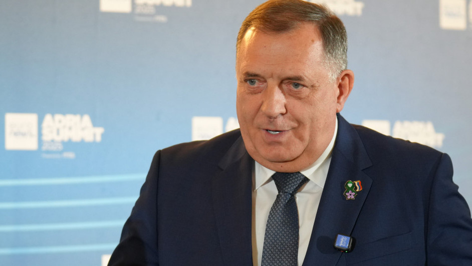Dodik: Želimo na našem ognjištu da gradimo fabrike, auto-puteve, bolnice