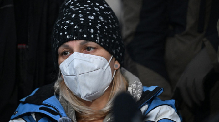 Dijana Hrka štrajkuje glađu 15. dan: Primila dve infuzije, odbija da ostane u bolnici