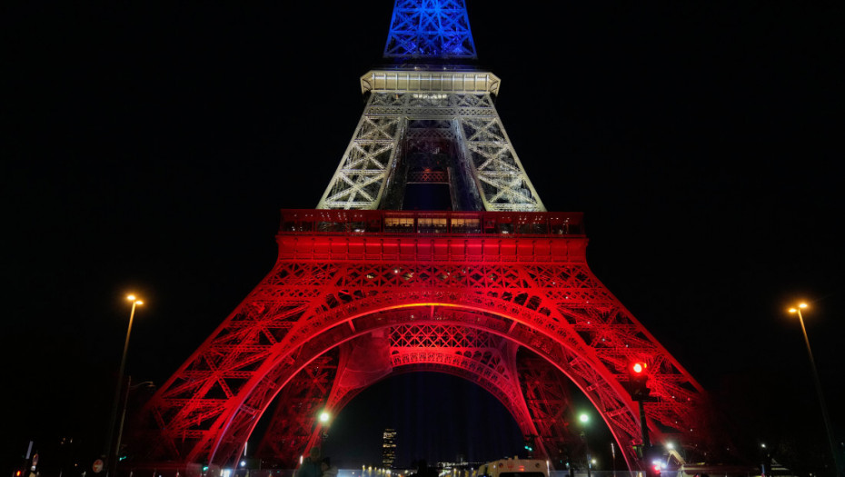 Bezbednosne mere "utišale" Šanzelize: Nova godina u Parizu uz vatromet, ali bez koncerta