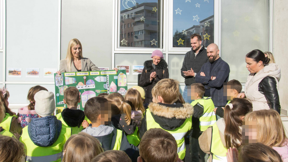 Opština Novi Beograd obezbedila 8.000 saobraćajnih prsluka za decu u vrtićima