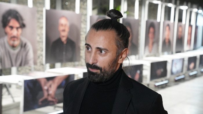 Izložba fotografija muzičara koji su nastupali na BEMUS-u otvorena u Ložionici