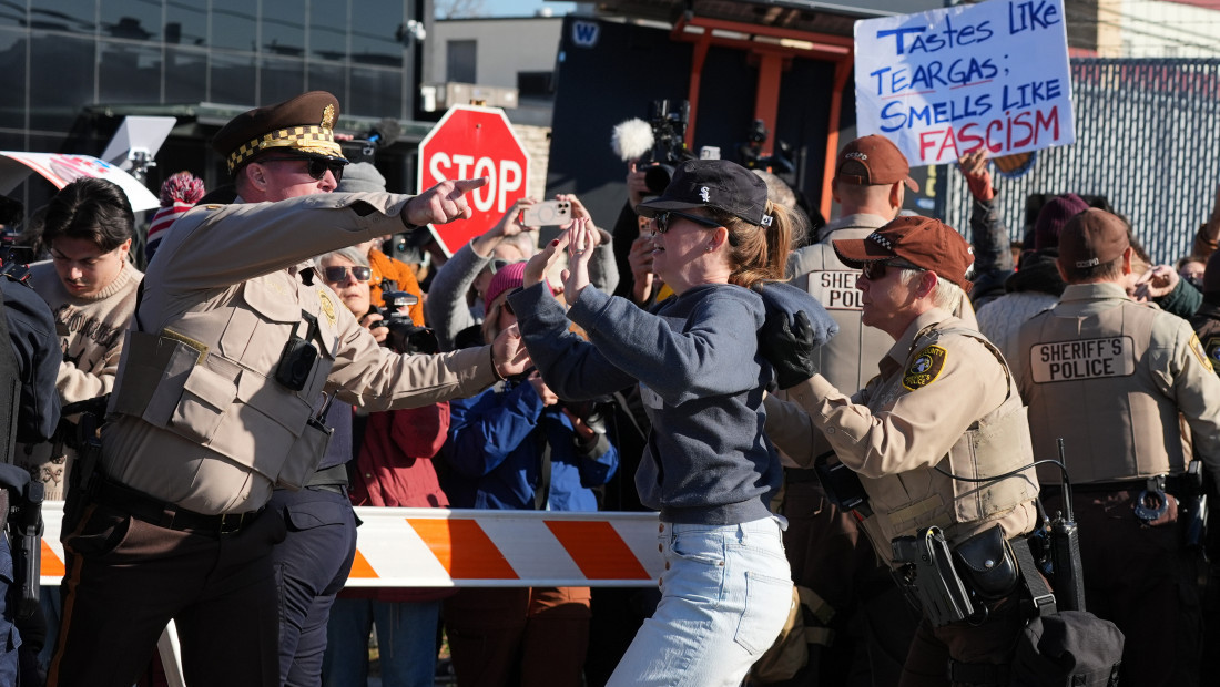 Dvadesetak ljudi uhapšeno na protestu ispred imigracionog centra u blizini Čikaga