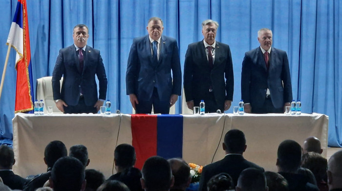 Izborna tribina SNSD-a u Zvorniku: Svi koji glasaju protiv Karana glasaju za Šmita