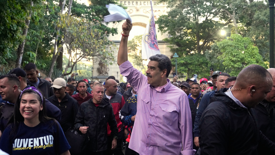 Maduro kao Džon Lenon: Lider Venecuele pevao pesmu "Imagine" usred jačanja američkog vojnog pritiska