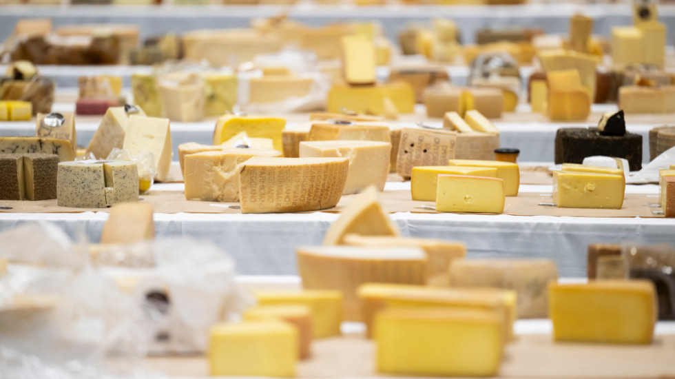 Švajcarskim proizvođačima sira dozvoljeno da veštački prave rupe u siru ementaler