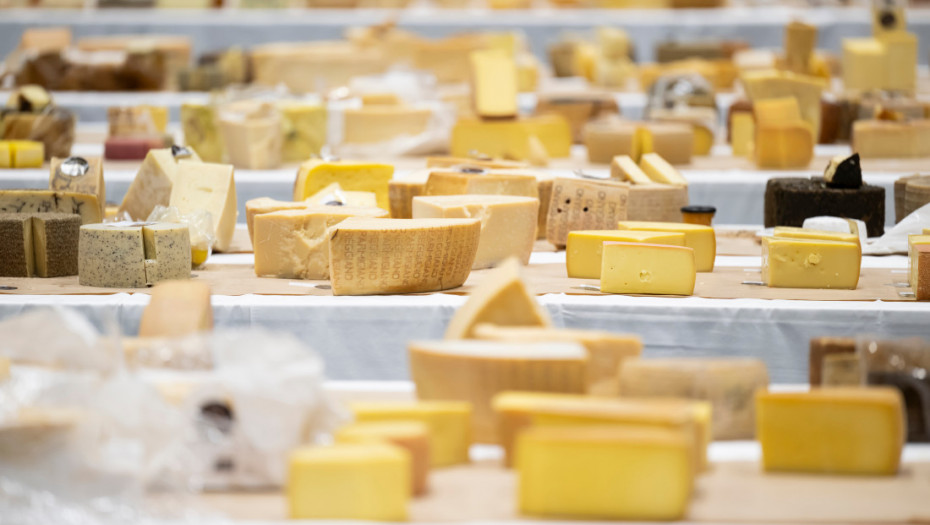 Švajcarskim proizvođačima sira dozvoljeno da veštački prave rupe u siru ementaler
