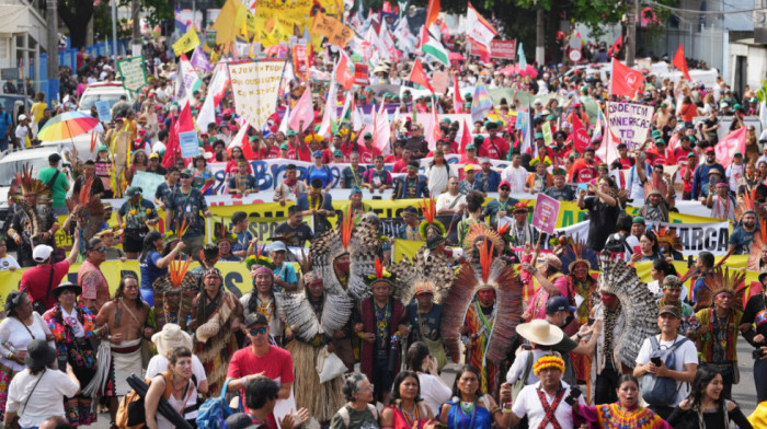 Hiljade demonstranata marširalo na klimatskom protestu u Brazilu
