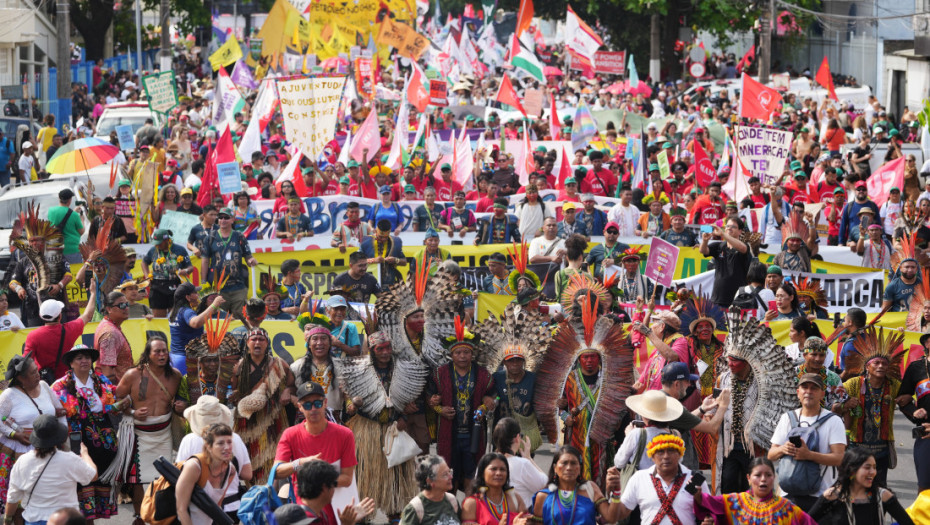 Hiljade demonstranata marširalo na klimatskom protestu u Brazilu