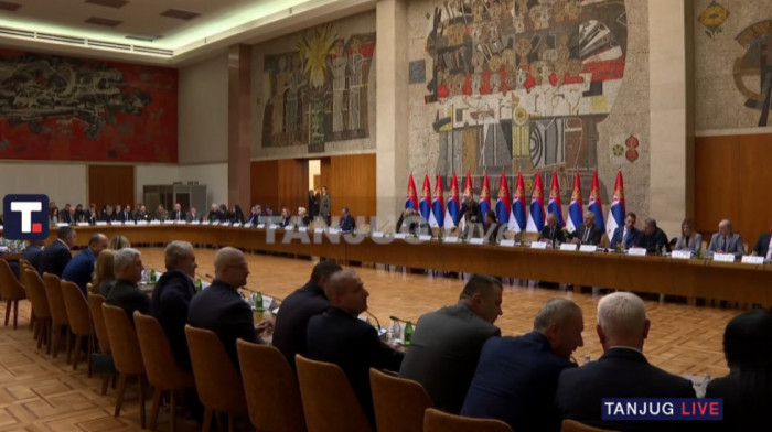 Počela sednica Vlade Srbije uz prisustvo Vučića i direktora javnih preduzeća, glavna tema - NIS