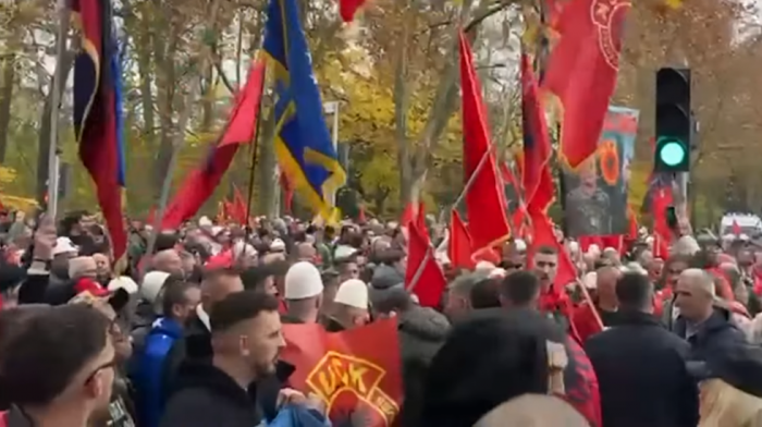 Protest u Strazburu: Albanci brane bivše vođe tzv. OVK optužene za ratne zločine
