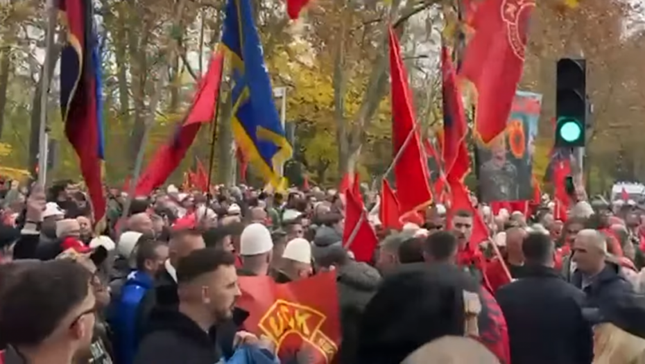 Protest u Strazburu: Albanci brane bivše vođe tzv. OVK optužene za ratne zločine