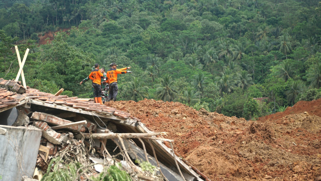 Najmanje 18 osoba poginulo u klizištima u Indoneziji: Desetine se vode kao nestale