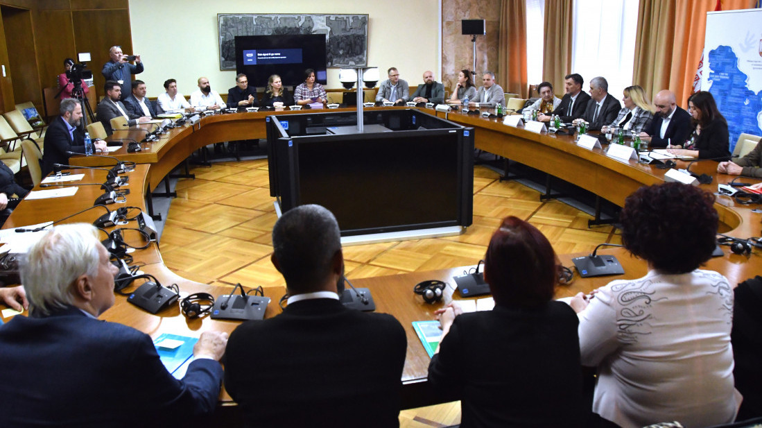 Beriša: Potpisani ugovori o dodeli 25 miliona za projekte nacionalnih manjina u kulturi