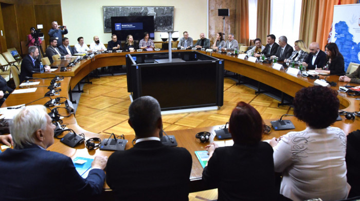 Beriša: Potpisani ugovori o dodeli 25 miliona za projekte nacionalnih manjina u kulturi