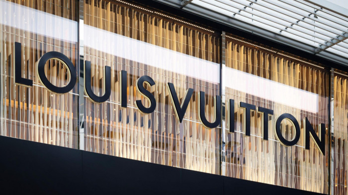 Grupa maskirani lopova opljačkala butik Luj Viton u centru Rima: Kolima razbili izlog