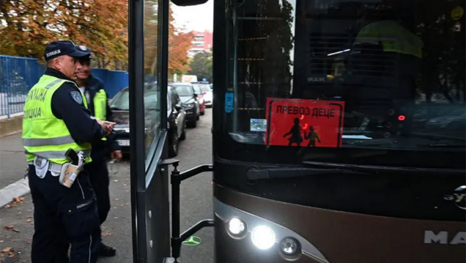 Vozač školskog autobusa pozitivan na droge: Policija ga zaustavila pre prevoza učenika