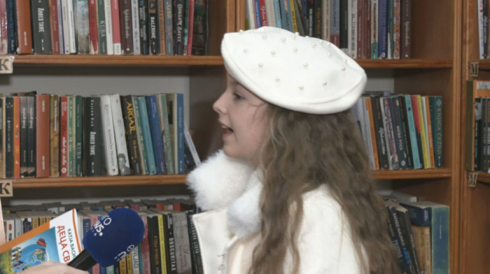 Desetogodišnja Katja Vasilev inpirisana decom sveta: Najmlađa pesnikinja u Srbiji predstavlja prvu zbirku pesama (VIDEO)