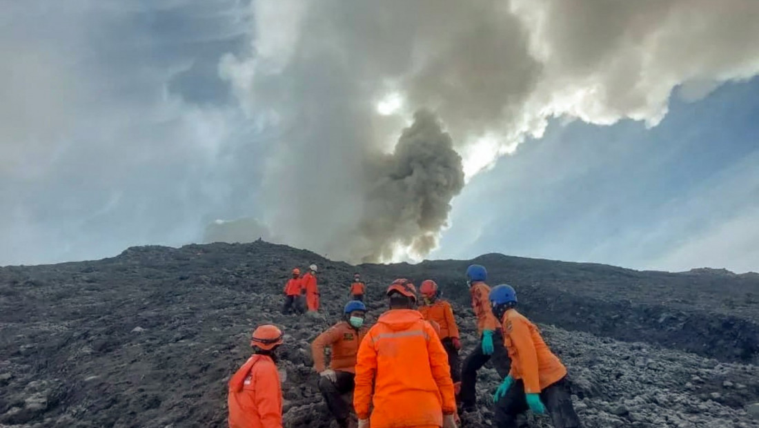 Planinari koji su se u času erupcije nalazili na Semeru evakuisani su u akciji indonežanskih vlasti