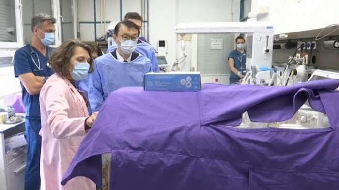 Vlada Japana donirala Kliničkom centru Niš četiri respiratora za novorođenčad