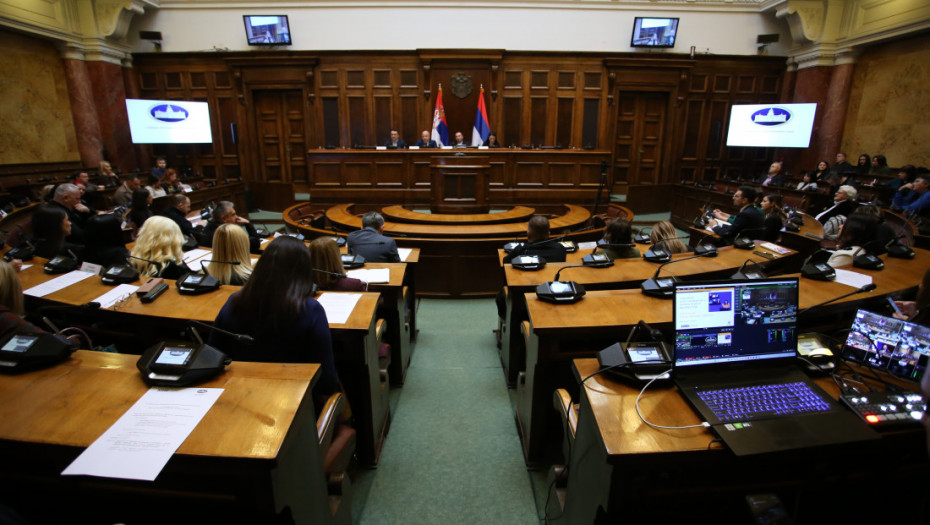 Održan okrugli sto u parlamentu: "Srbija mnogo uradila po pitanju učešća žena u političkom životu"