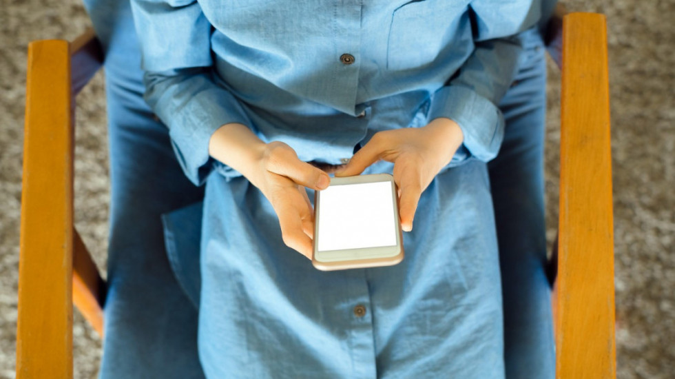 Uticaj digitalne komunikacije na porodicu: Od poruka i video-poziva do zajedničkog provođenja vremena onlajn