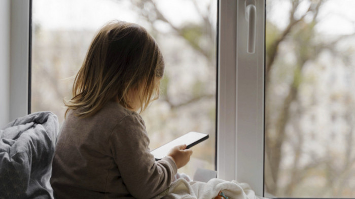 Danska najavila uvođenje ograničenja korišćenja društvenih mreža za decu u 2026.