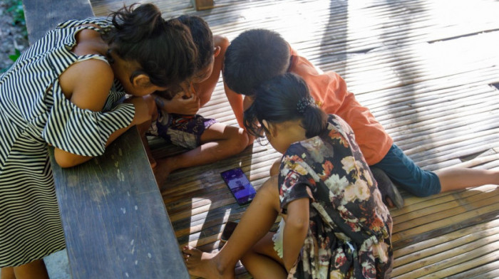 Ministarka unutrašnjih poslova: Švajcarska bi trebalo da razmotri zabranu društvenih mreža za decu