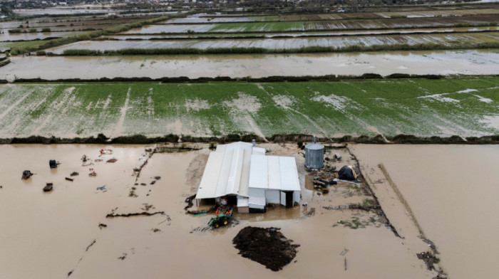 U poplavama u Albaniji poginula najmanje jedna osoba
