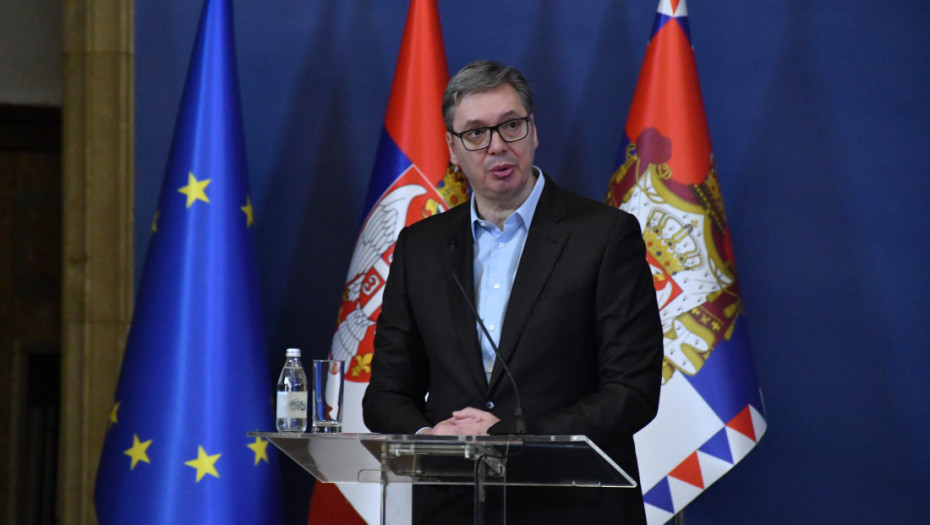 Vučić najavio povećanje penzija: Do 5. januara penzioneri dobijaju 12 odsto više