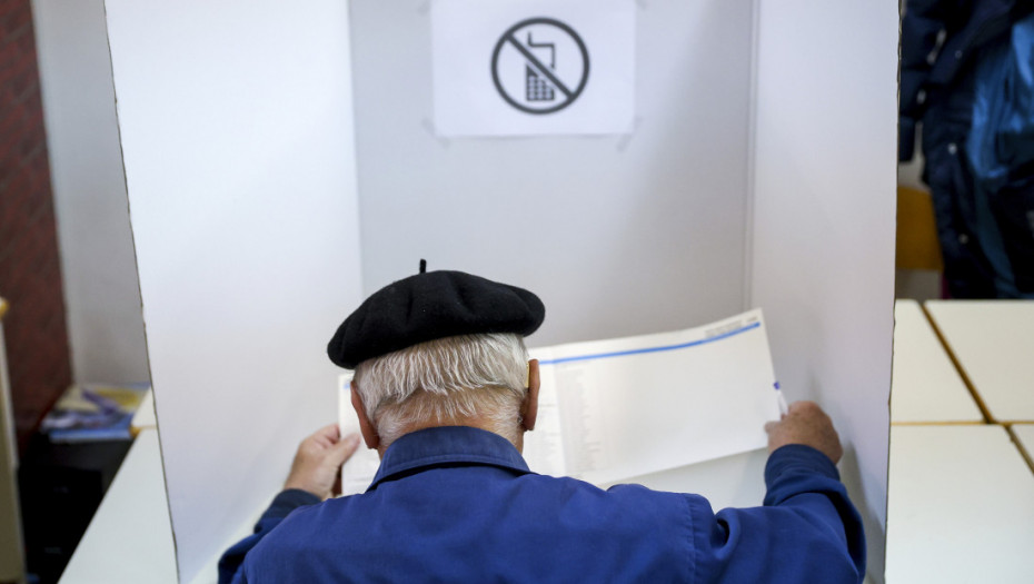 Otvoreno biračko mesto na kojem se ponavlja glasanje u Sečnju