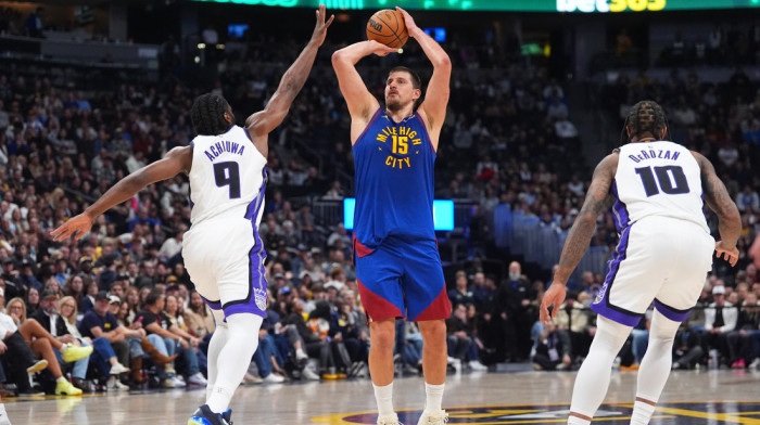 Nestvarna partija Jokića nedovoljna za pobedu: Denver poražen od Sakramenta (FOTO/VIDEO)