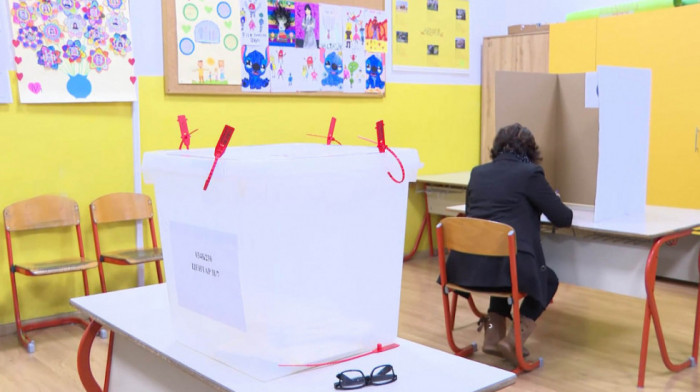IZBORI U REPUBLICI SRPSKOJ Izlaznost do 11 časova 9,76 odsto (FOTO)