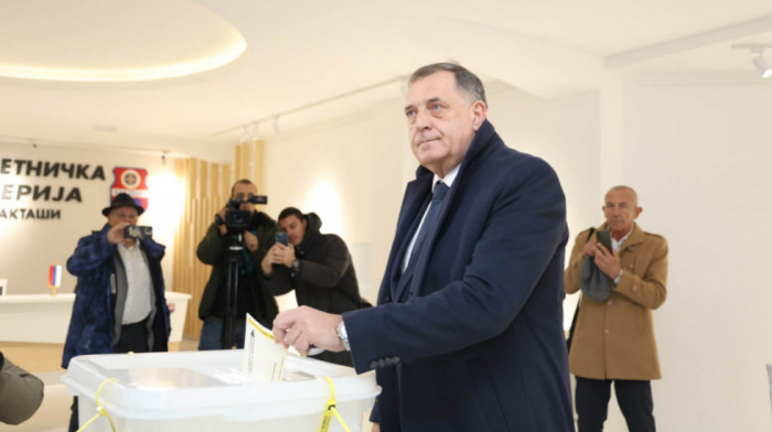 IZBORI U REPUBLICI SRPSKOJ U Banjaluci do 11 časova izašlo 11,61 odsto građana, Dodik glasao u Laktašima (FOTO)