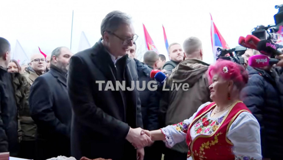 Vučić sa građanima u Jaši Tomiću: Imali smo tešku noć i jutro, narod mi daje snagu i energiju