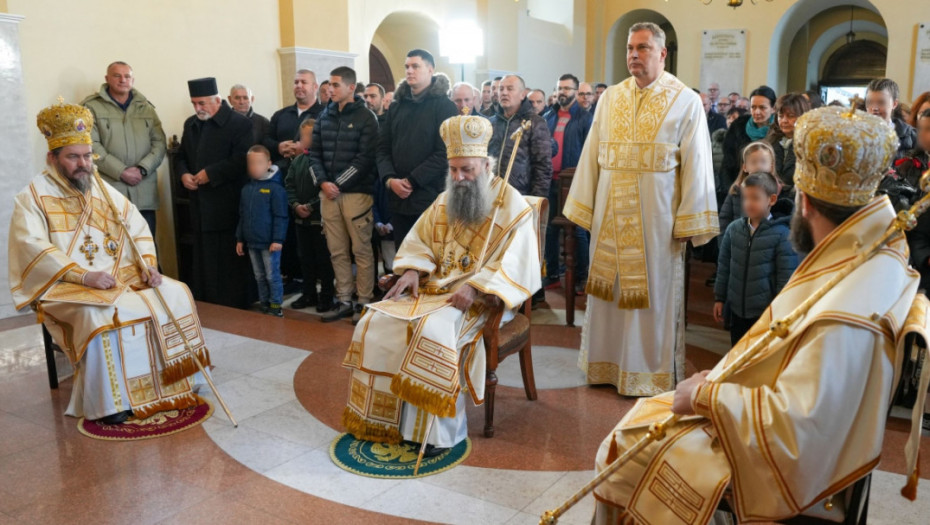 Patrijarh Porfirije služio liturgiju u hramu Svetih apostola Petra i Pavla u Vinči