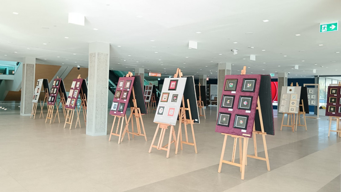 Otvorena izložba "Sto žena - sto minijatura" u Sava centru, traje do 20. decembra